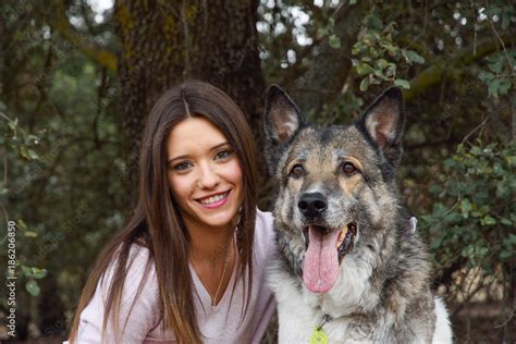 videos de animales con mujeres|Hermosa Mujer Mantenía Relaciones con su perro IMPACTANTE。